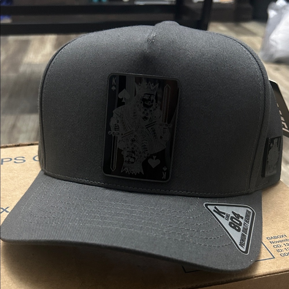 Gray King Card Men's Cap